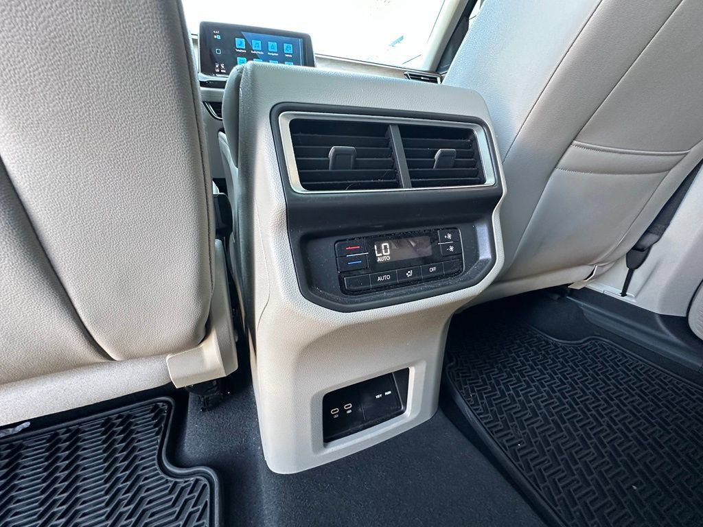 Used 2024 Volkswagen Atlas SE FWD image 28