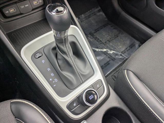 Used 2022 Hyundai Venue Limited image 12