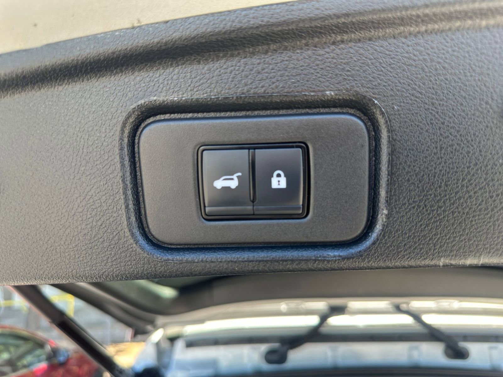 Used 2025 Nissan Pathfinder SV AWD/4WD image 23
