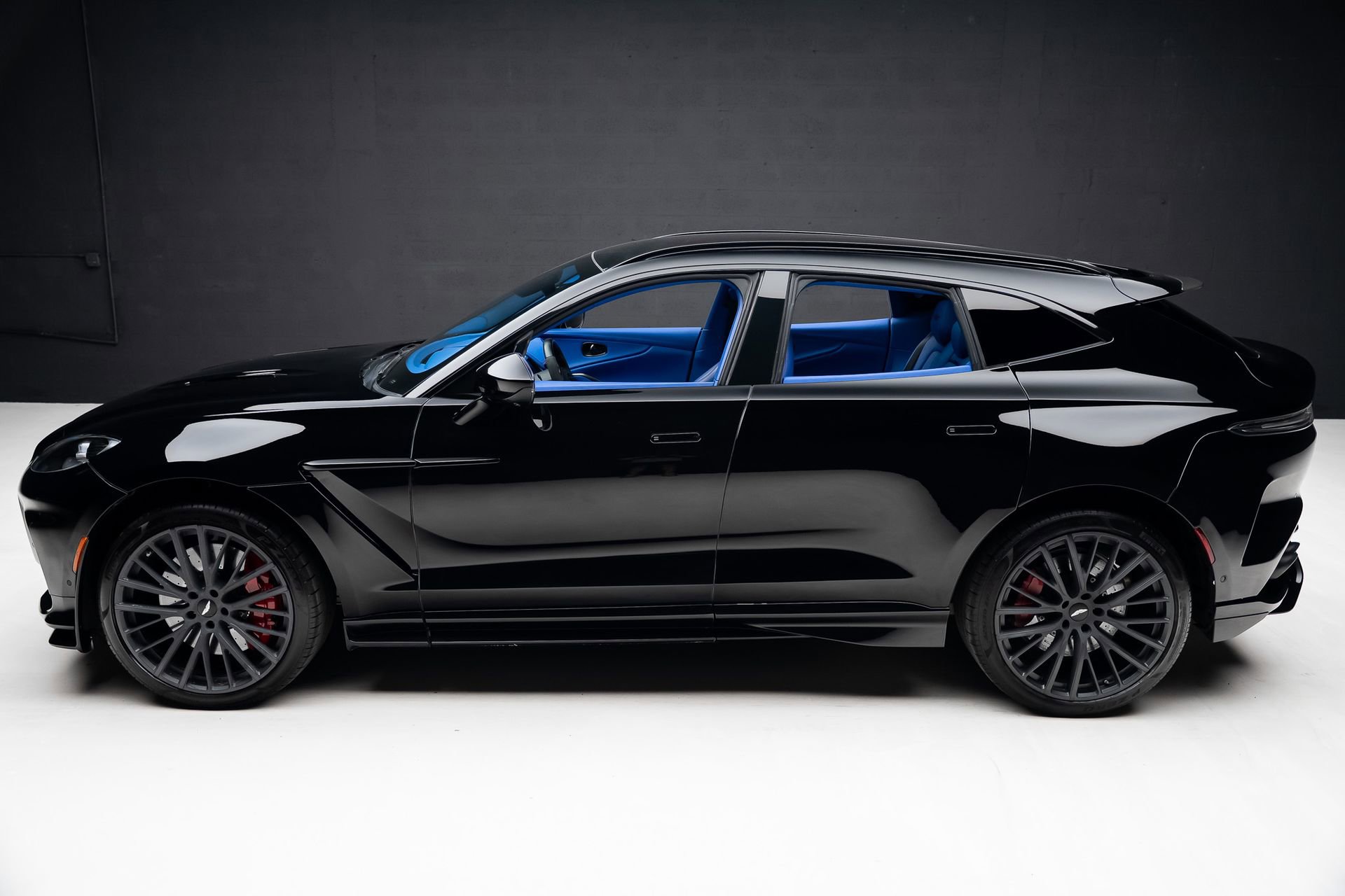 Used 2023 Aston Martin DBX 707 image 16