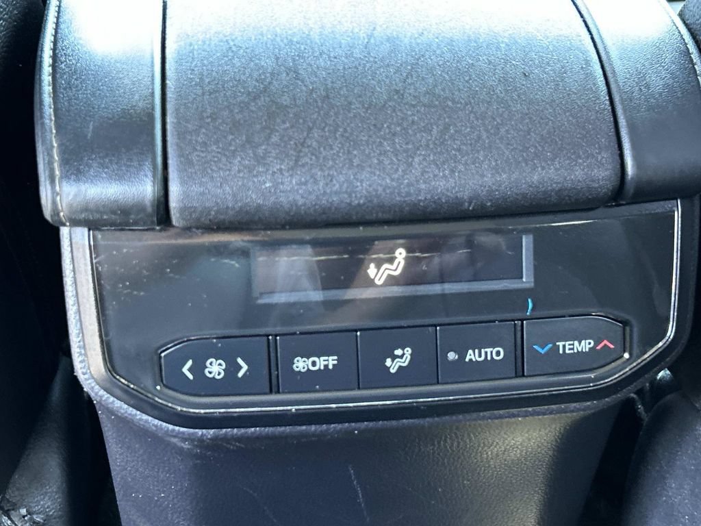 Used 2022 Toyota Highlander LE FWD image 18