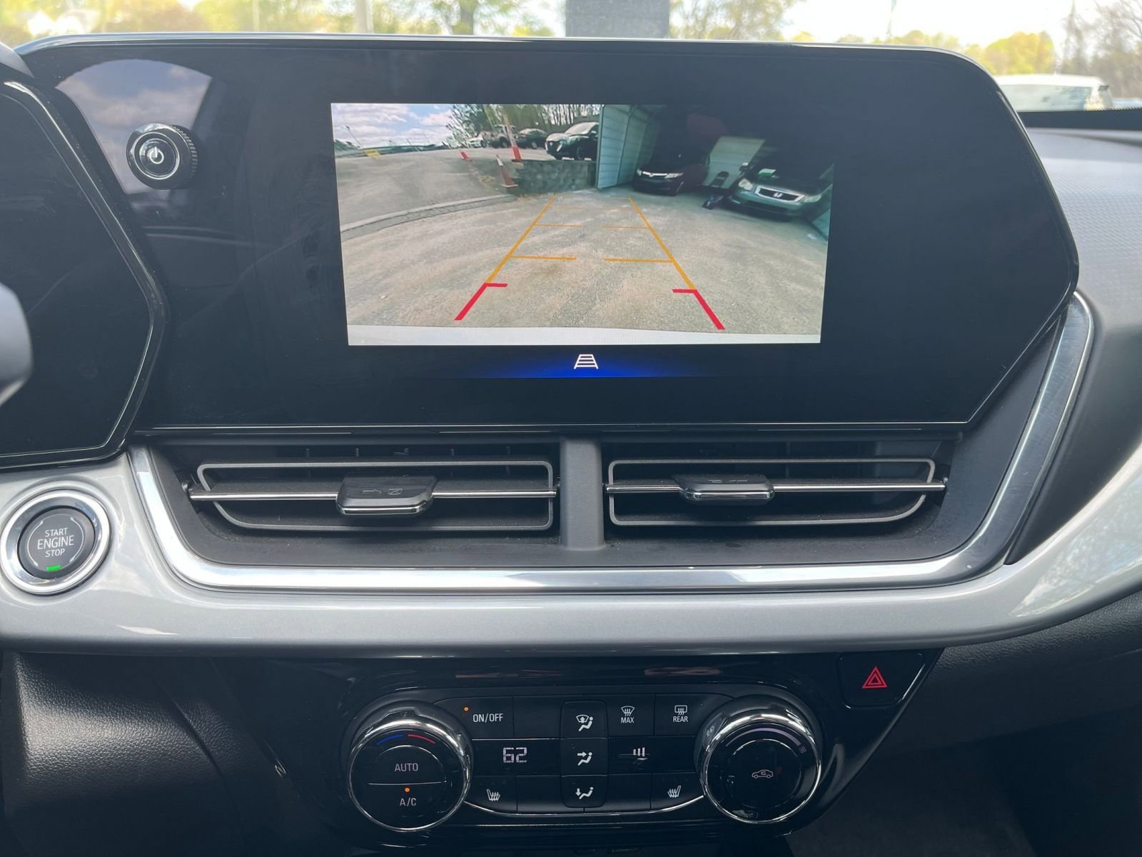 Used 2025 Chevrolet Trax LT w/ LT Convenience Package image 17