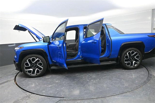 Used 2025 Chevrolet Silverado EV RST image 42