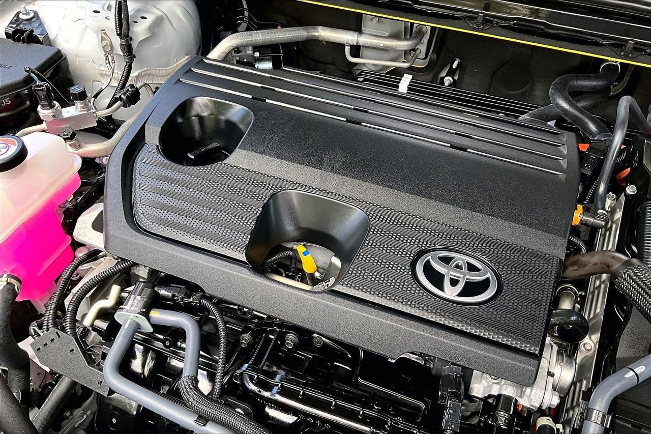 Used 2025 Toyota Crown Signia w/ Advanced Technology Package image 32