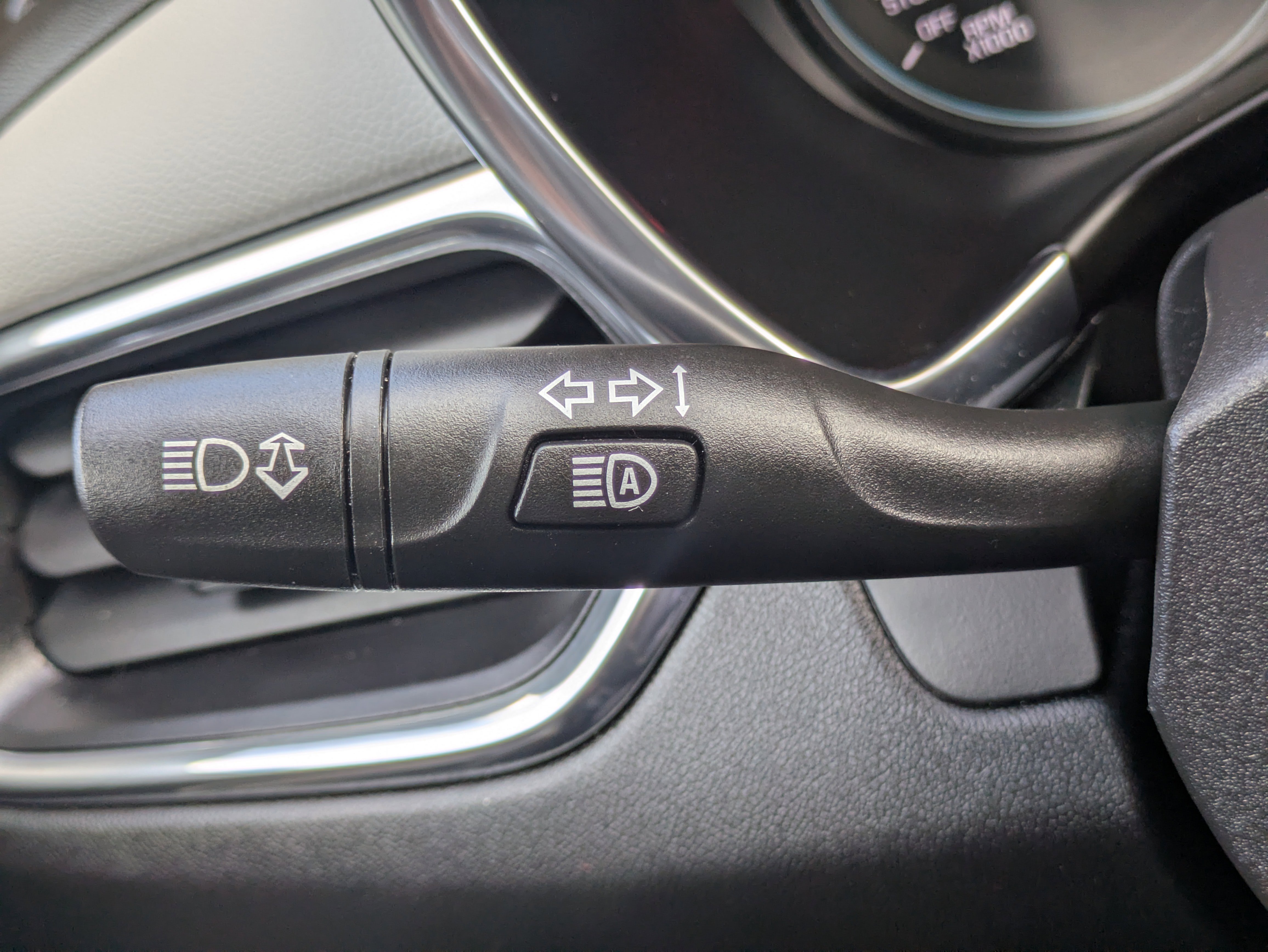 Used 2023 Chevrolet Equinox LT w/ Driver Convenience Package image 19