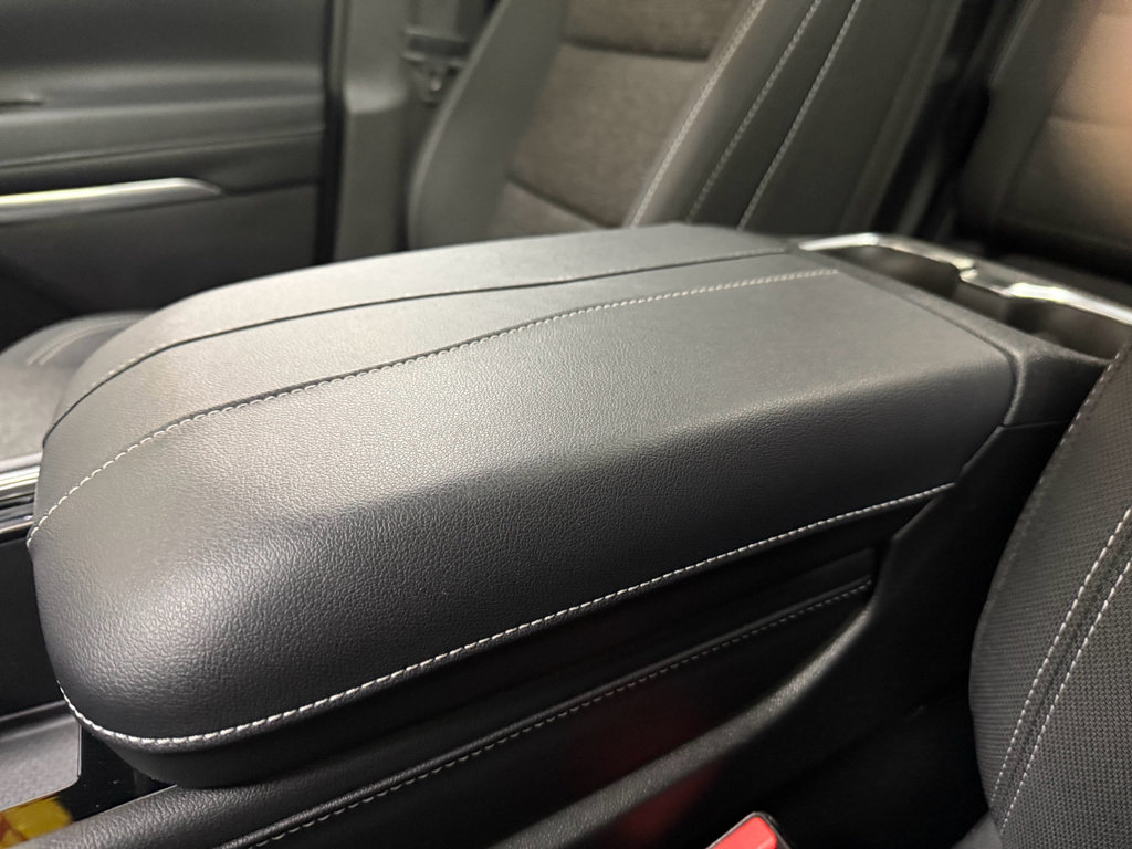 Certified 2025 Chevrolet Traverse LT w/ Sun and Wheel Package image 40