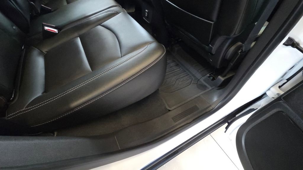 Used 2023 GMC Terrain SLT w/ LPO, Floor Liner Package AWD/4WD image 15