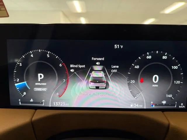 Used 2025 Nissan Armada SL image 20