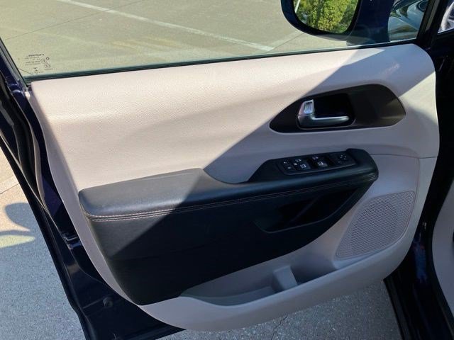 Certified 2019 Chrysler Pacifica Touring-L Plus w/ Advanced Safetytec Group FWD image 9