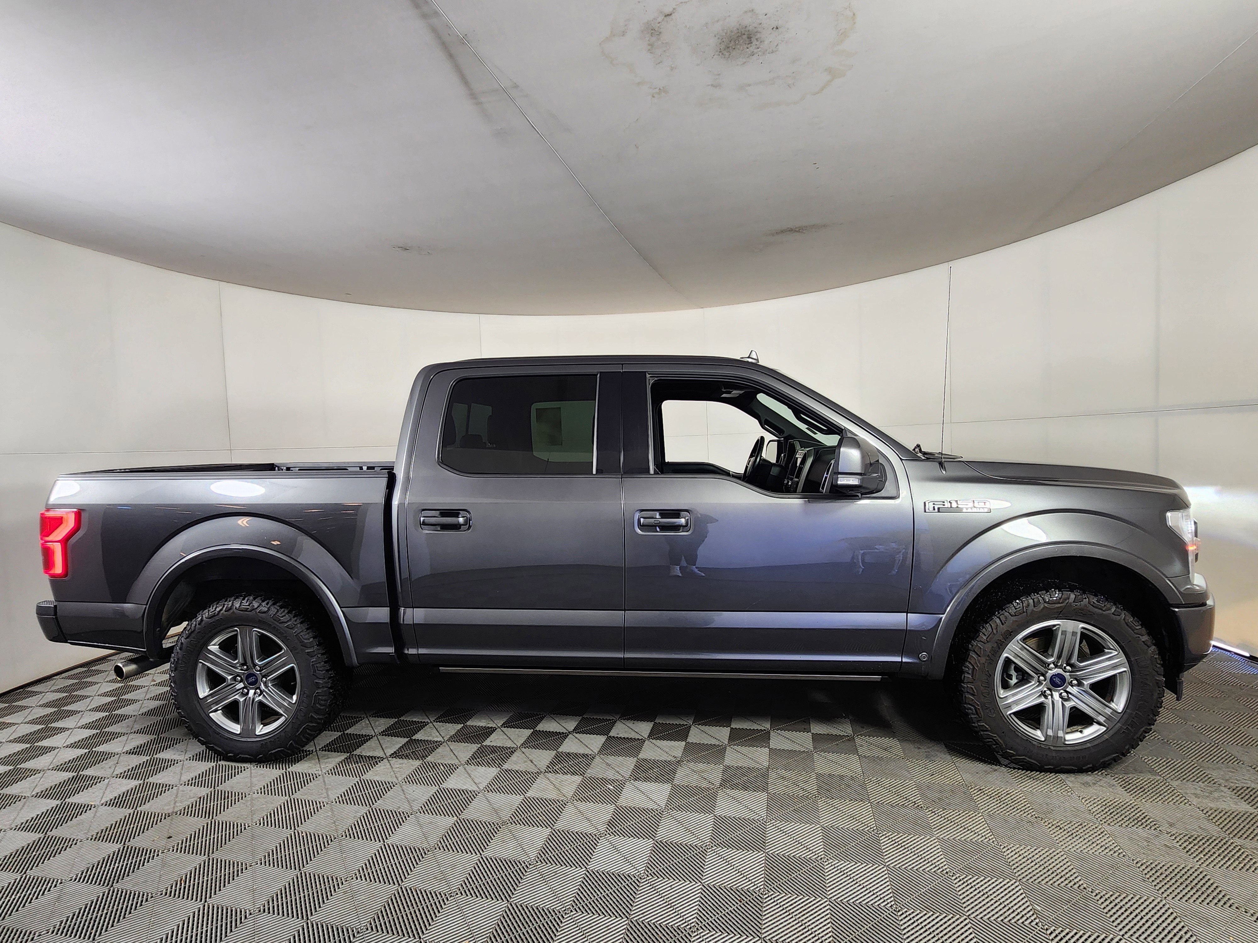 Used 2018 Ford F150 Lariat w/ Equipment Group 502A Luxury AWD/4WD image 8