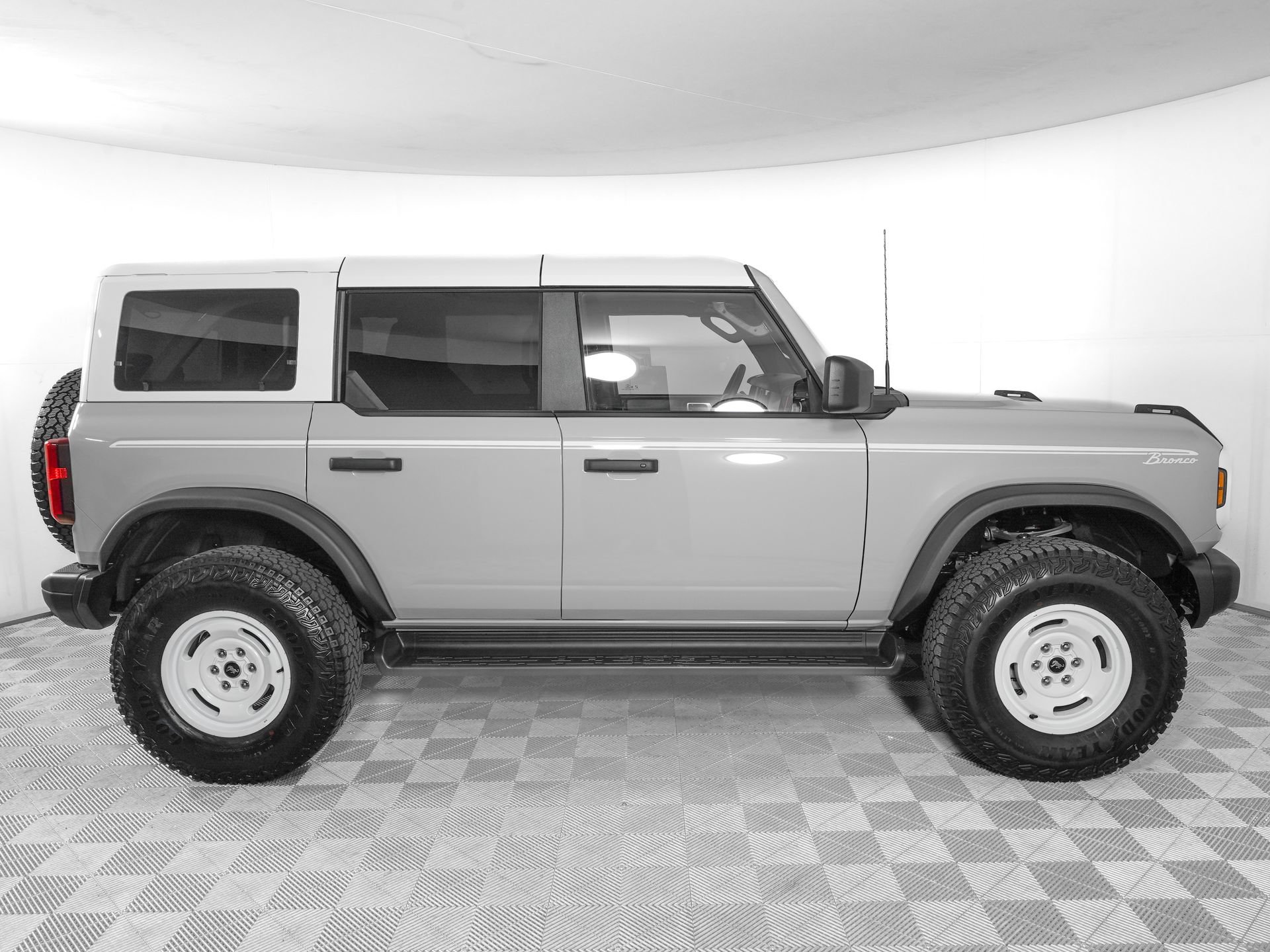 Used 2026 Ford Bronco Heritage Edition AWD/4WD image 3