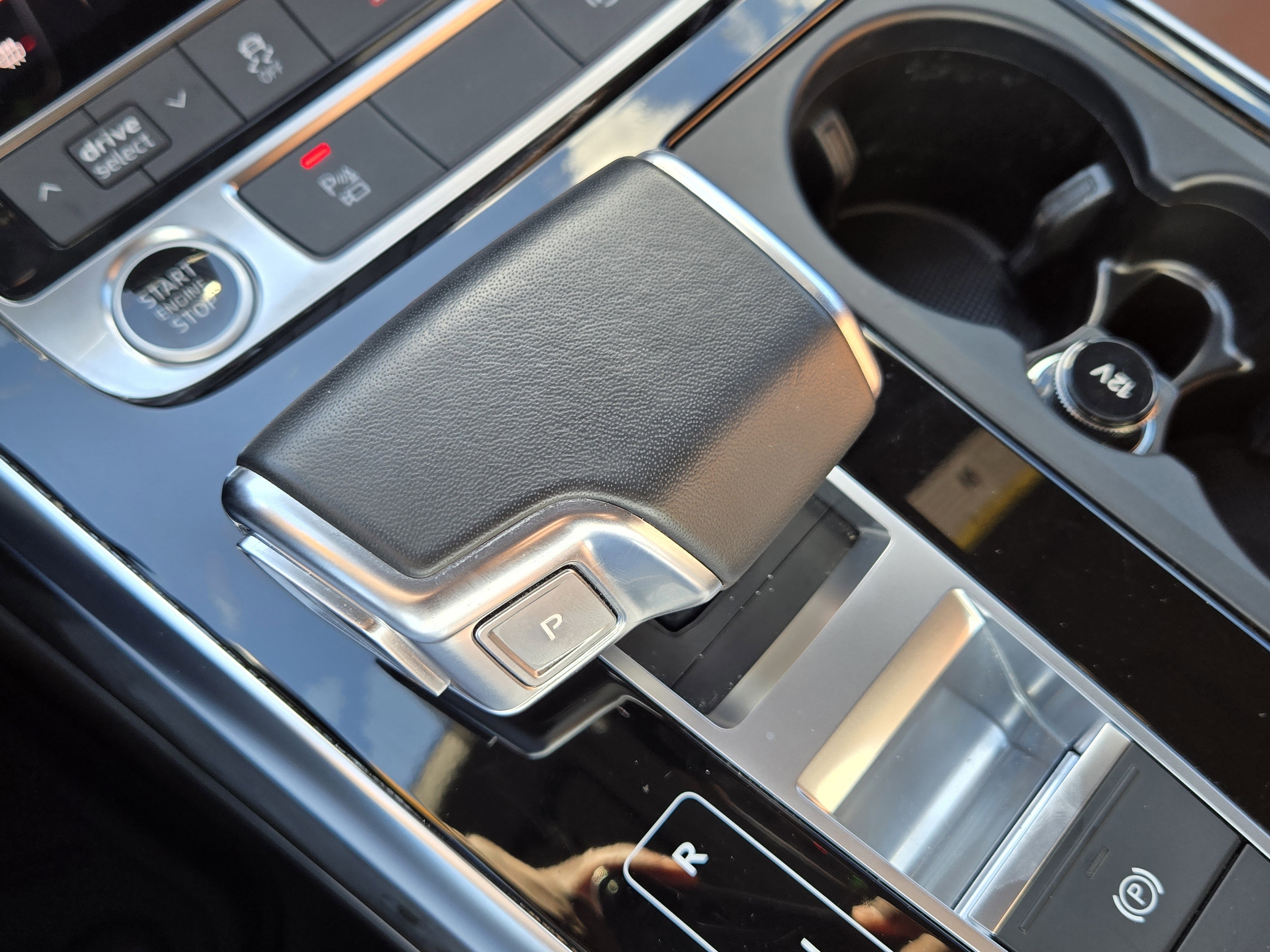 Used 2023 Audi Q8 Premium image 19