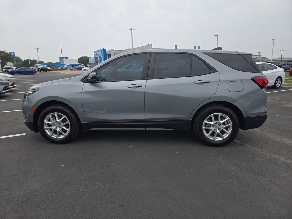 Used 2019 Chevrolet Cruze LS FWD image 2