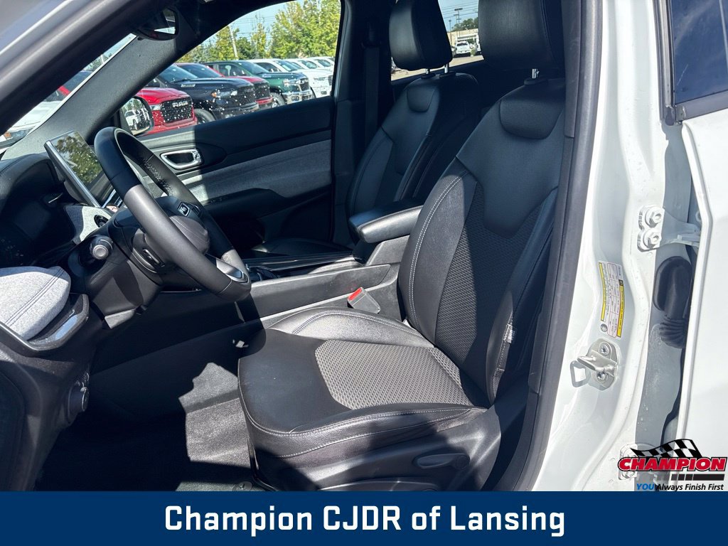 Used 2024 Jeep Compass Latitude AWD/4WD image 15