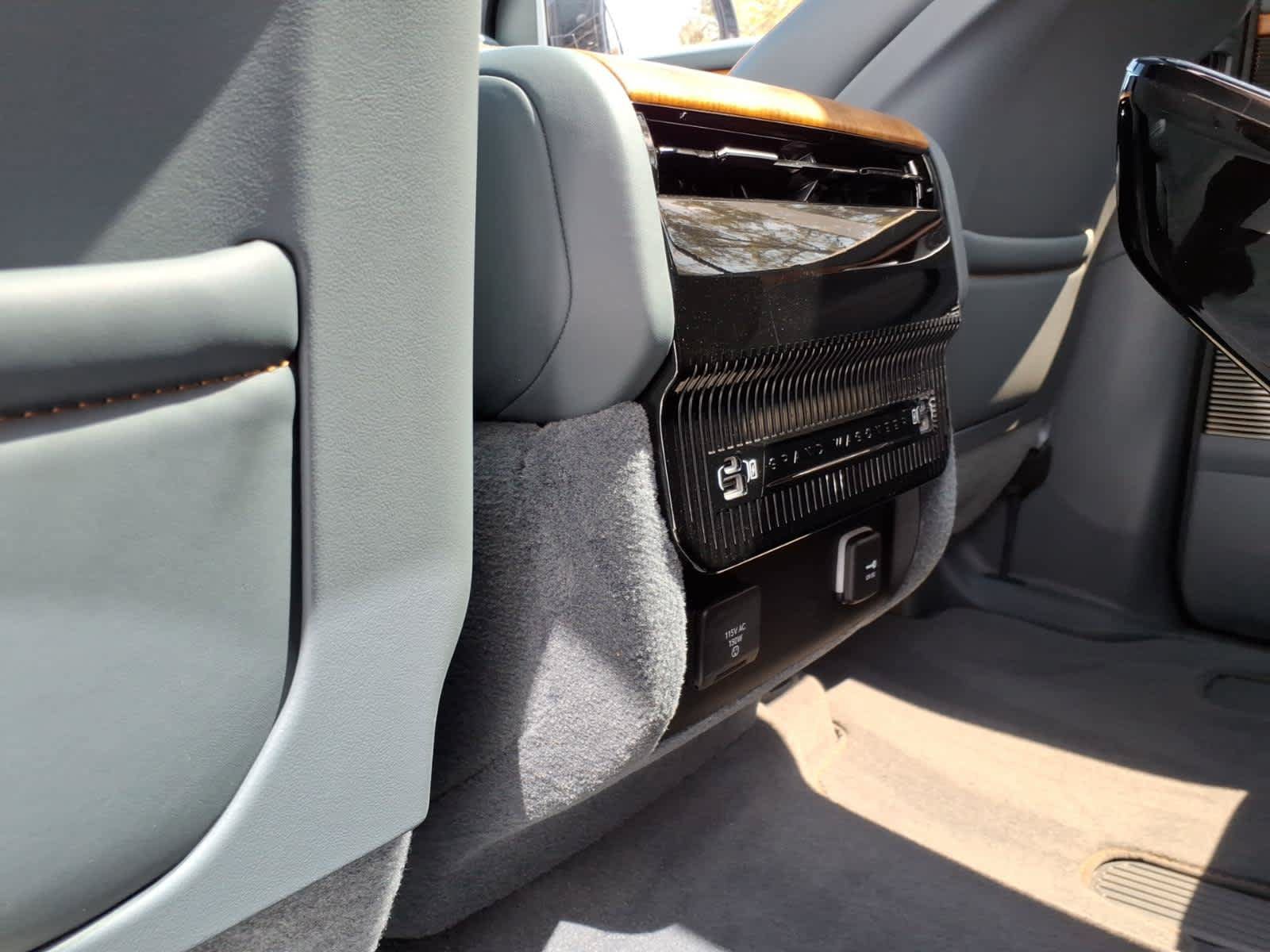 Used 2024 Jeep Grand Wagoneer Series III AWD/4WD image 18