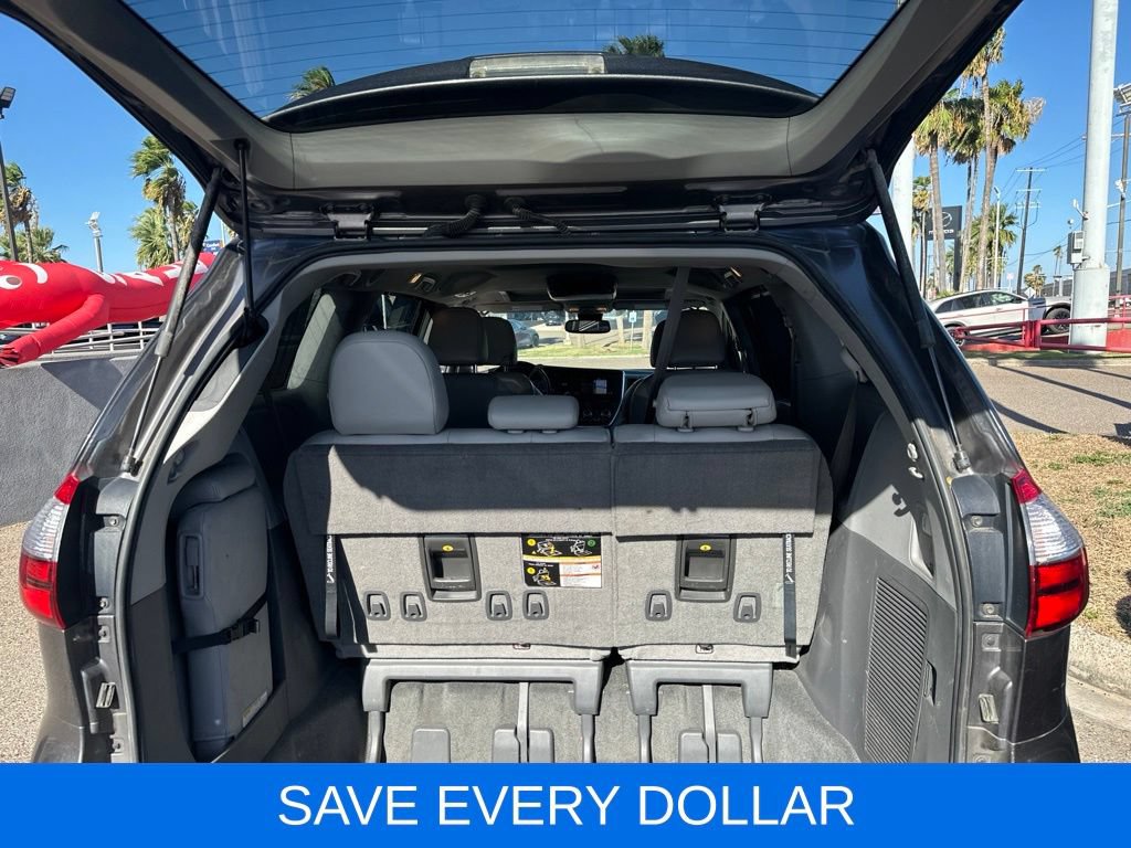 Used 2019 Toyota Sienna XLE w/ XLE Navigation Package FWD image 6
