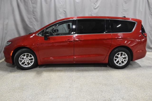 Certified 2024 Chrysler Pacifica Touring-L image 6