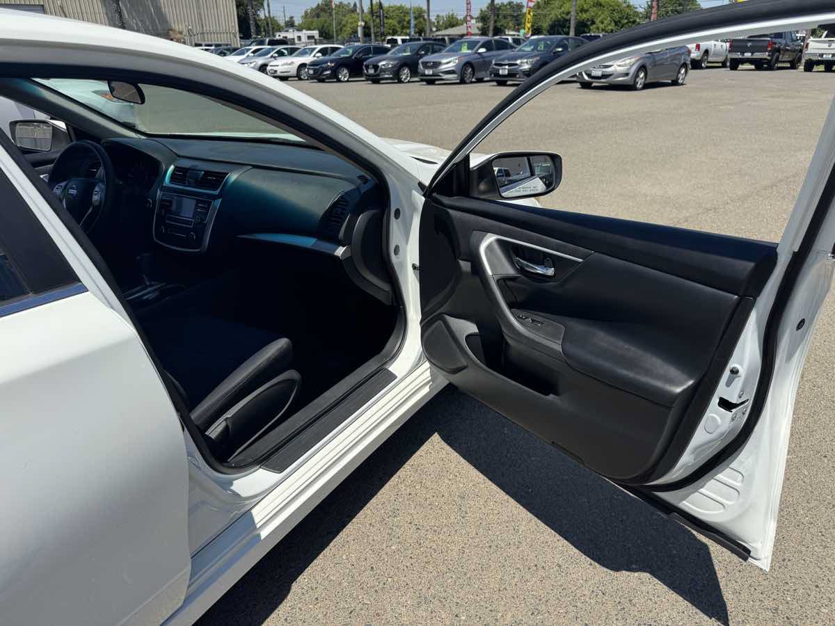 Used 2016 Nissan Altima 2.5 S w/ Power Driver Seat Package FWD image 14