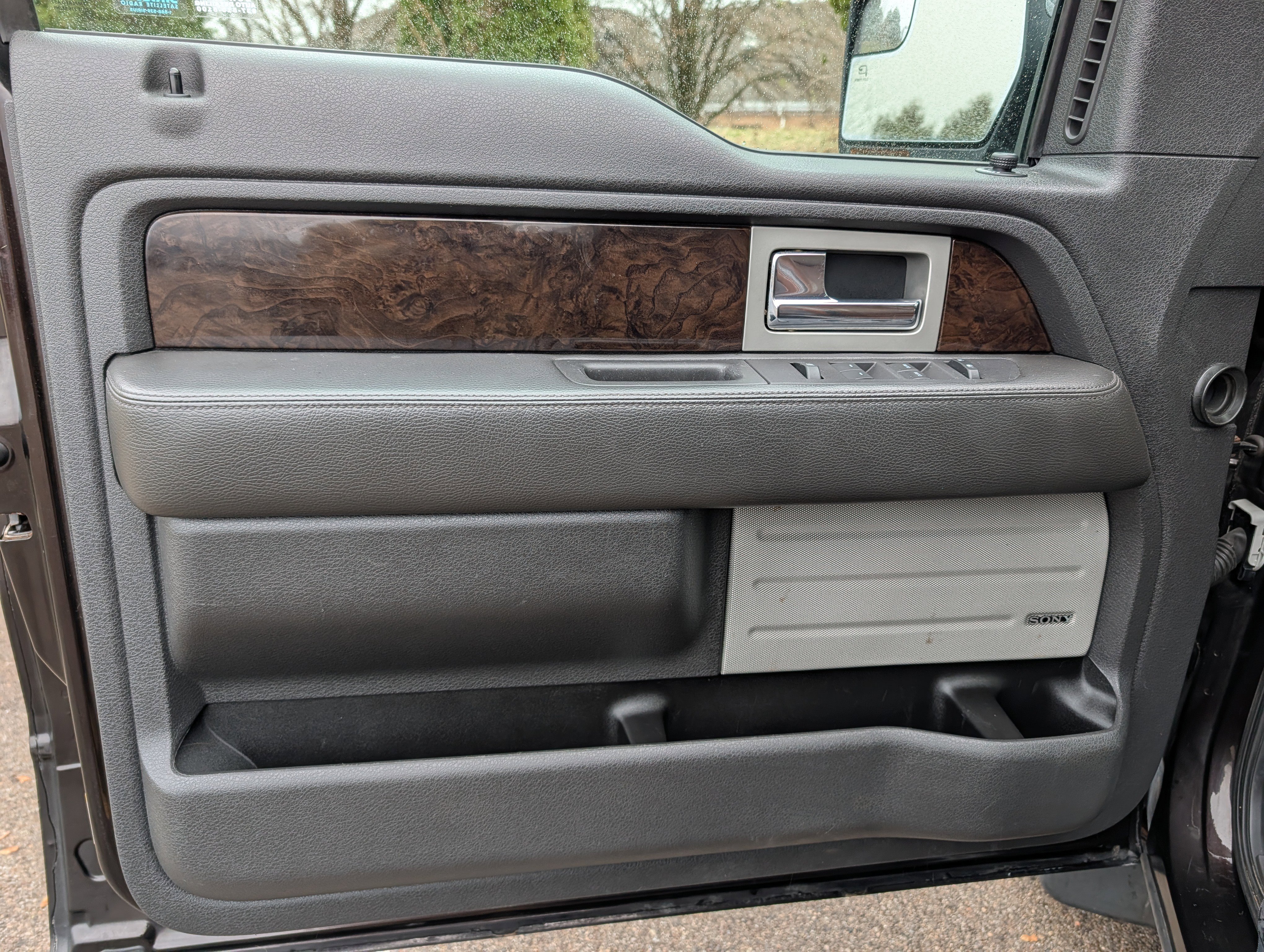 Used 2014 Ford F150 Platinum image 32