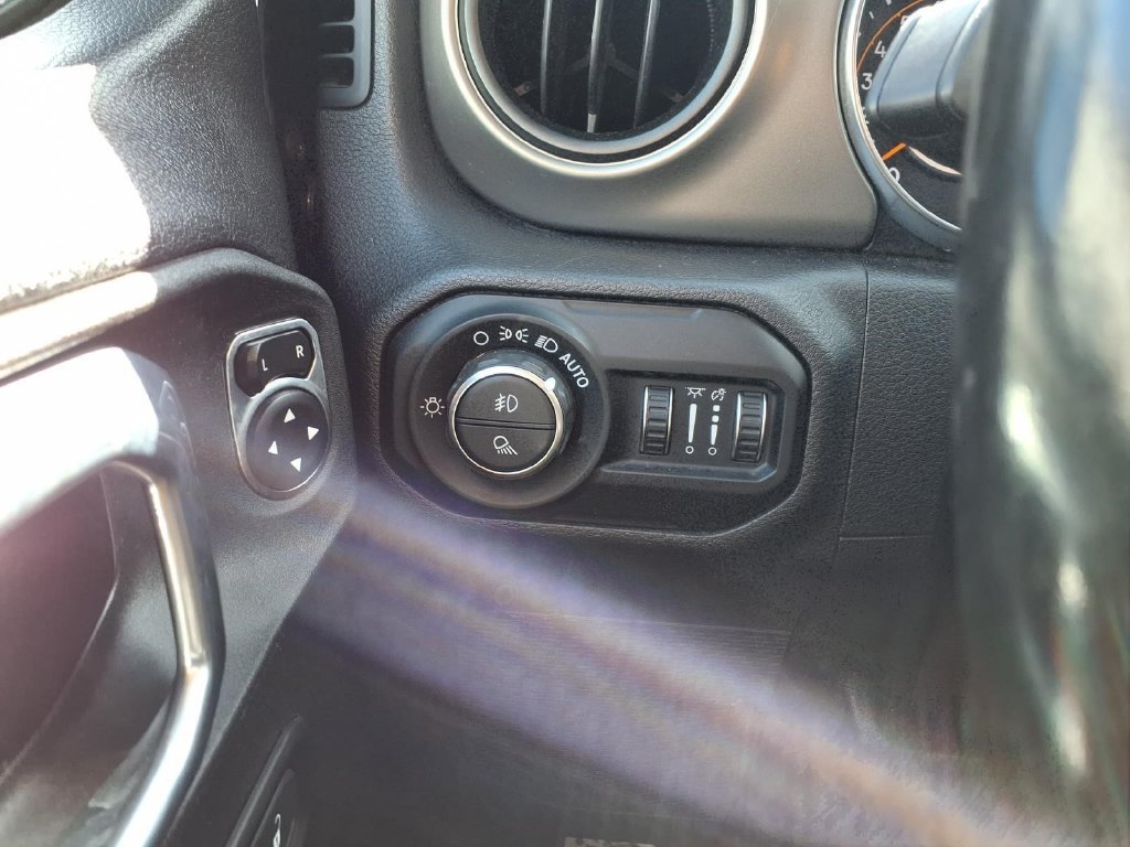 Used 2021 Jeep Gladiator Sport AWD/4WD image 22
