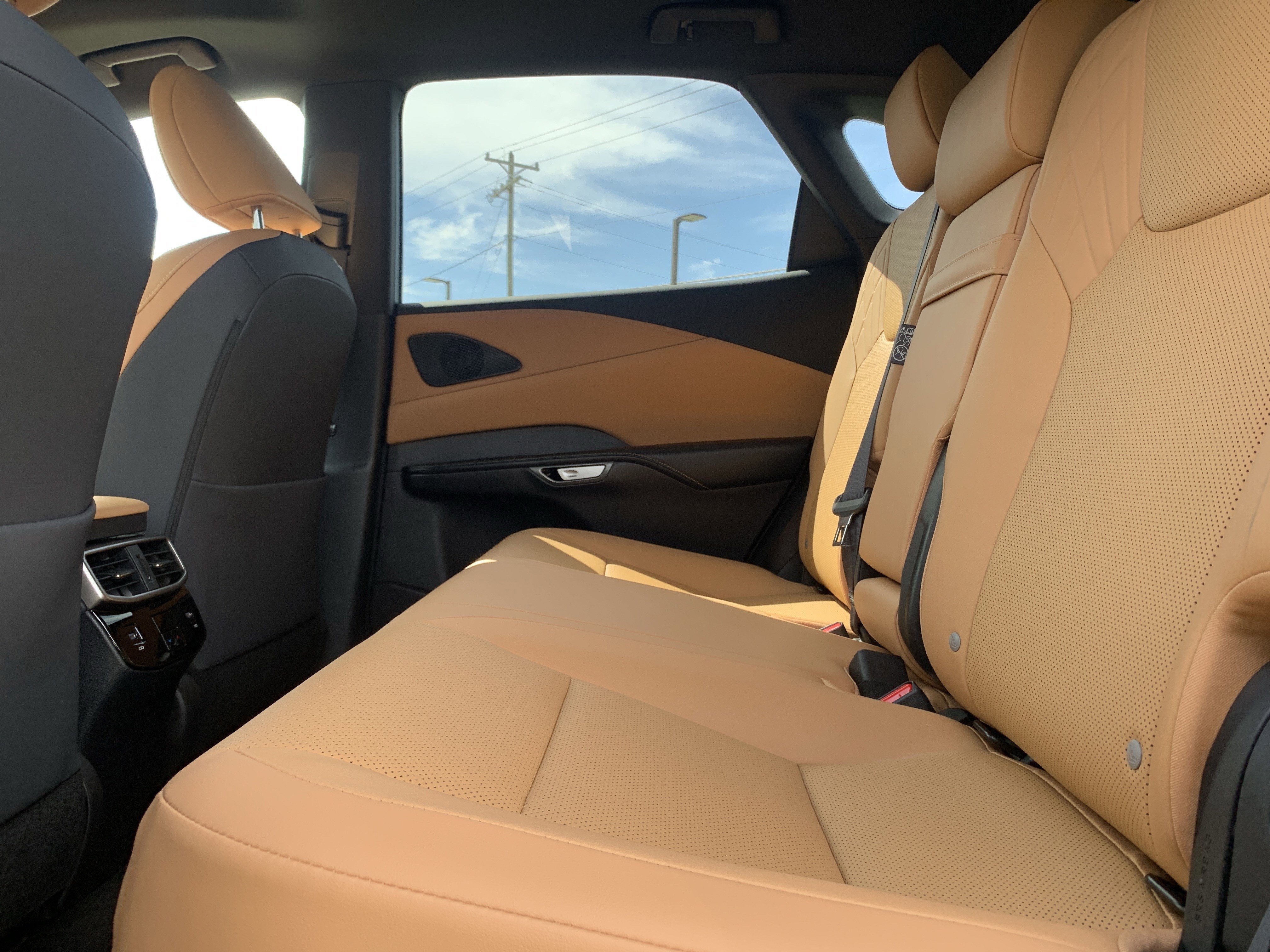Certified 2025 Lexus RX 350 Premium w/ Accessory Package (Z1) image 32