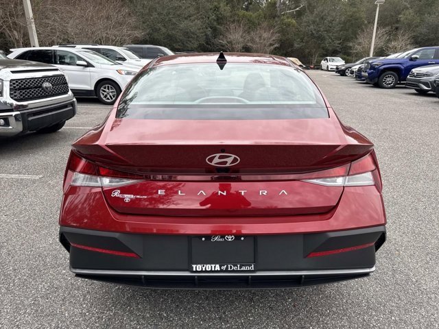 Used 2024 Hyundai Elantra SEL image 3