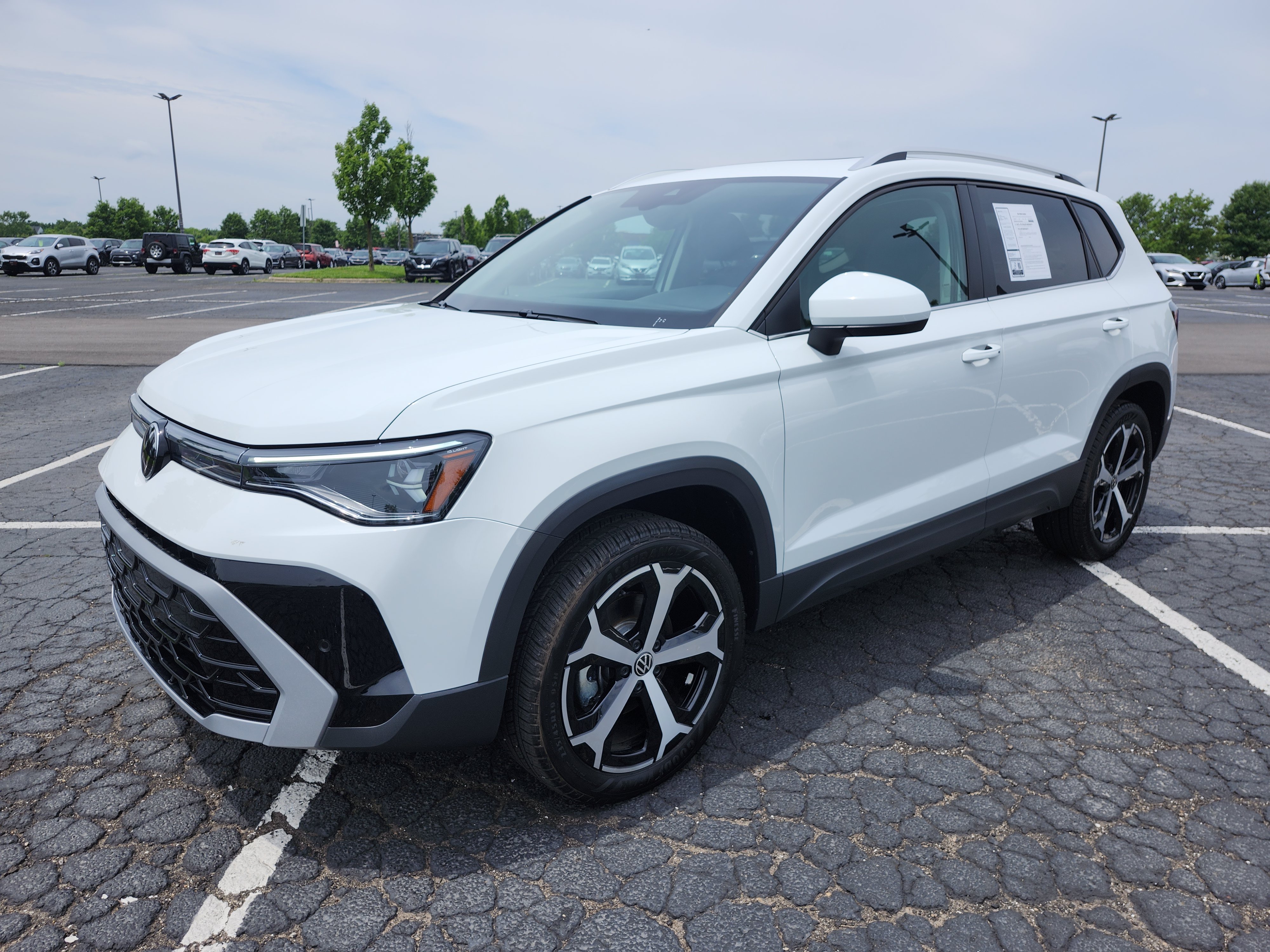 Used 2026 Volkswagen Taos SEL AWD/4WD image 16