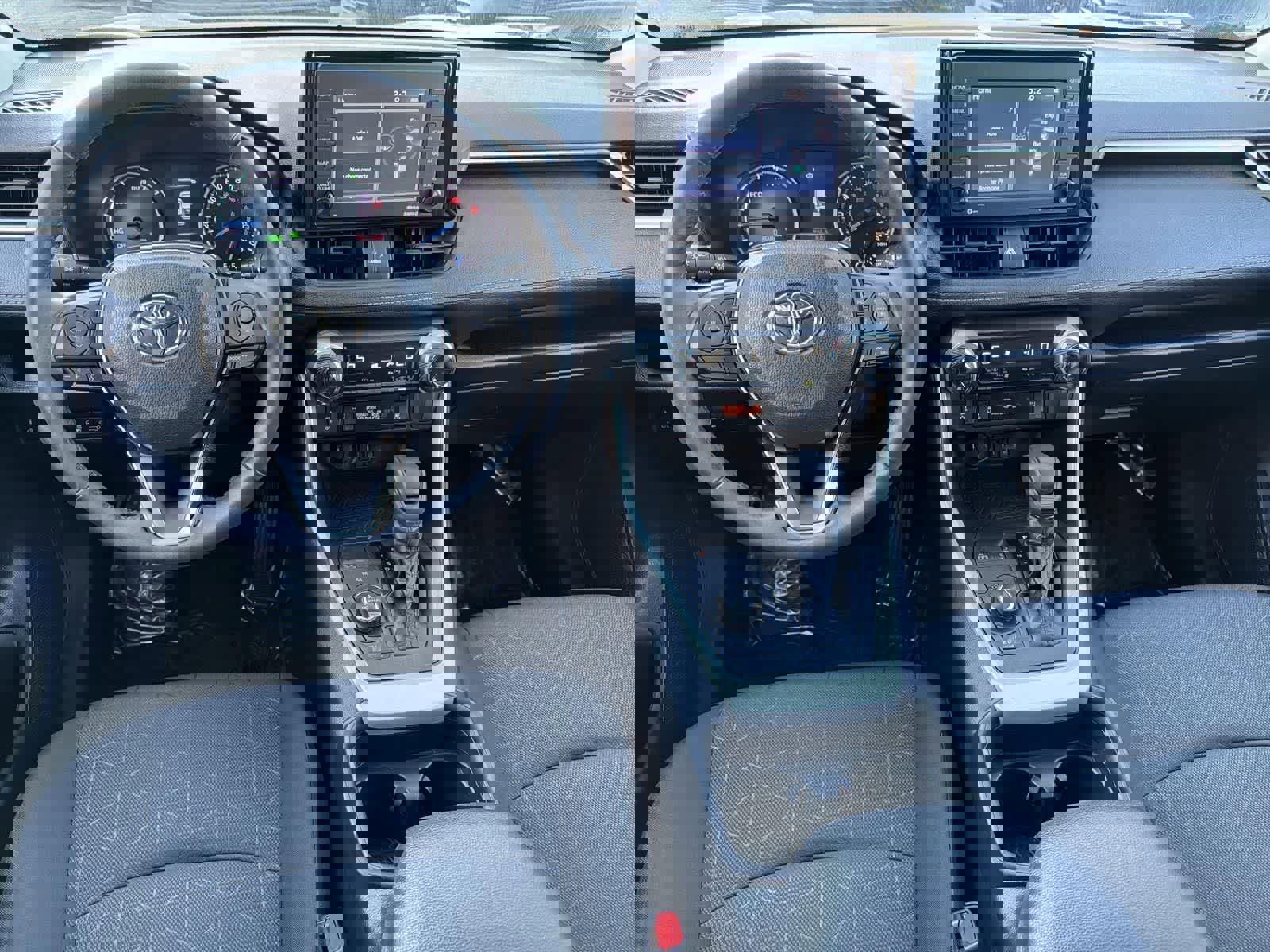 Used 2020 Toyota RAV4 XLE image 11