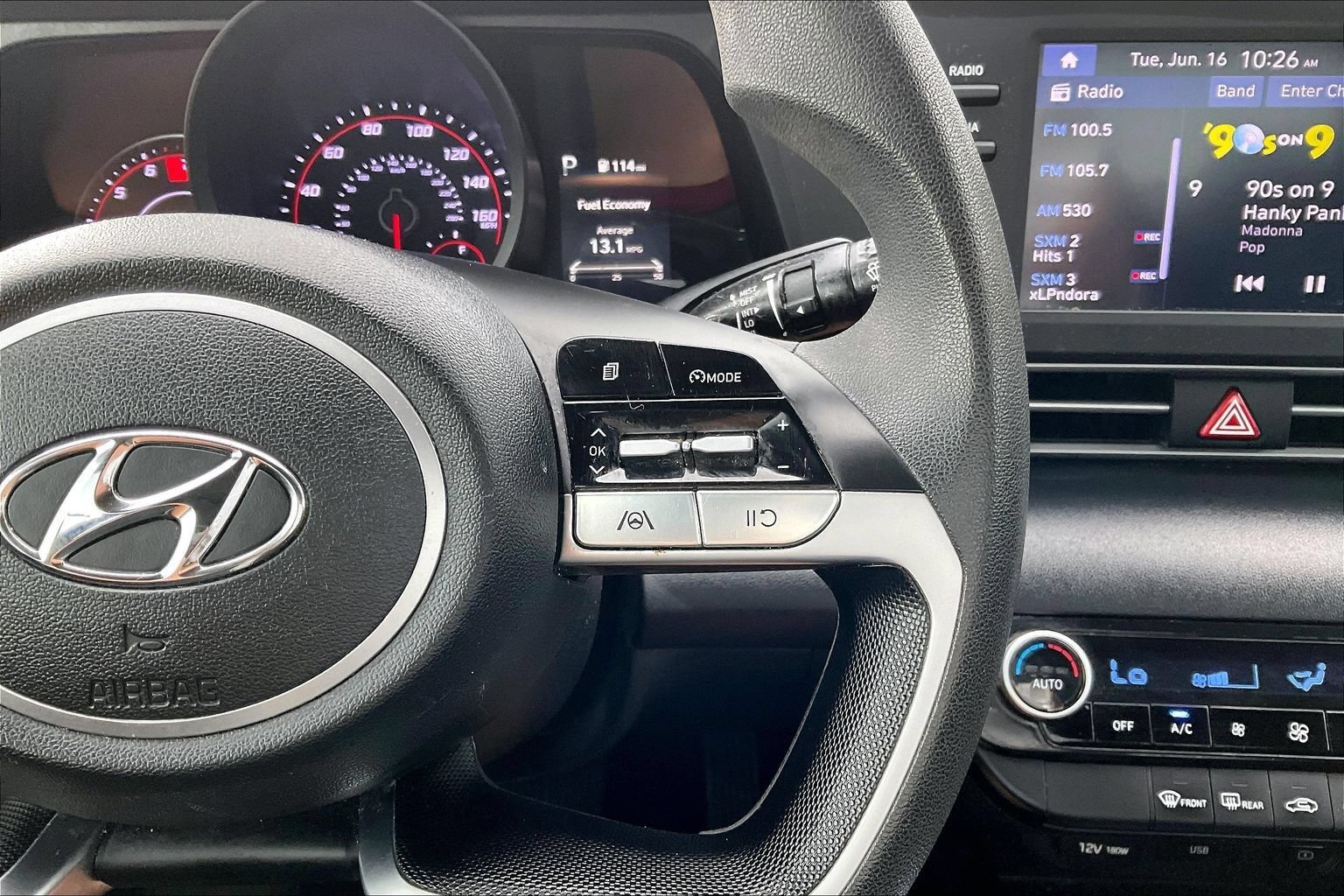 Used 2022 Hyundai Elantra SEL w/ Preferred Accessory Package FWD image 12
