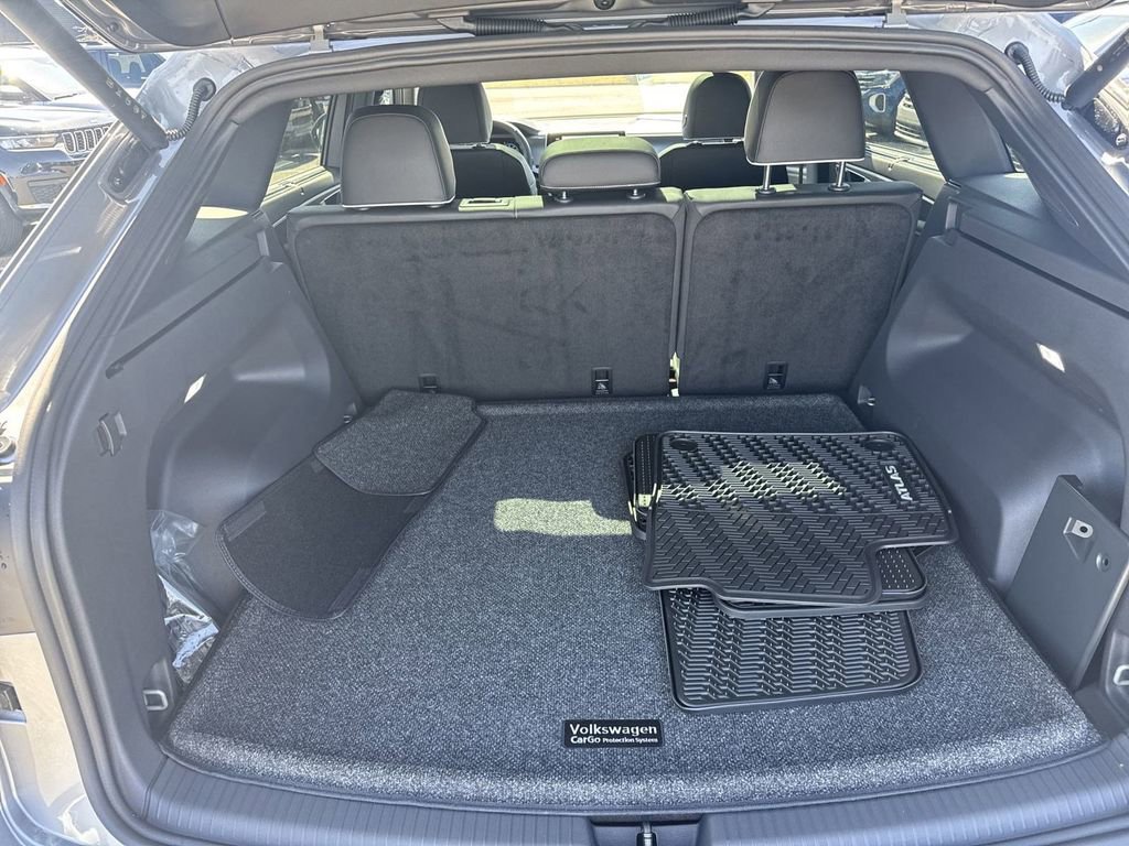 New 2025 Volkswagen Atlas Cross Sport SEL Premium R-Line image 15