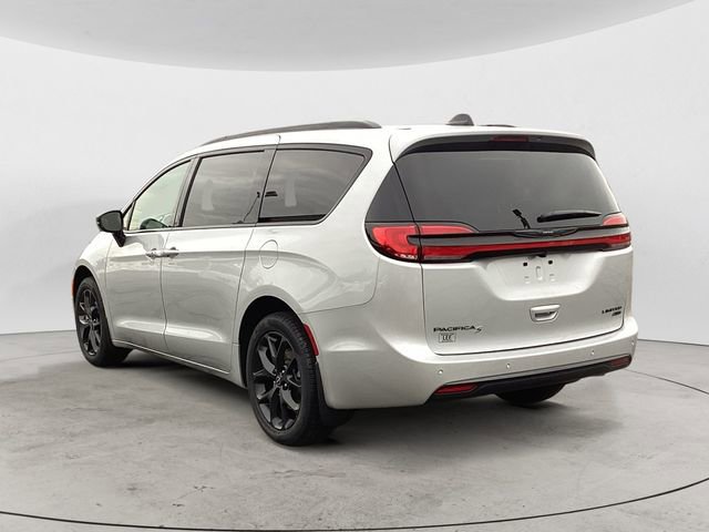 New 2026 Chrysler Pacifica Limited image 3