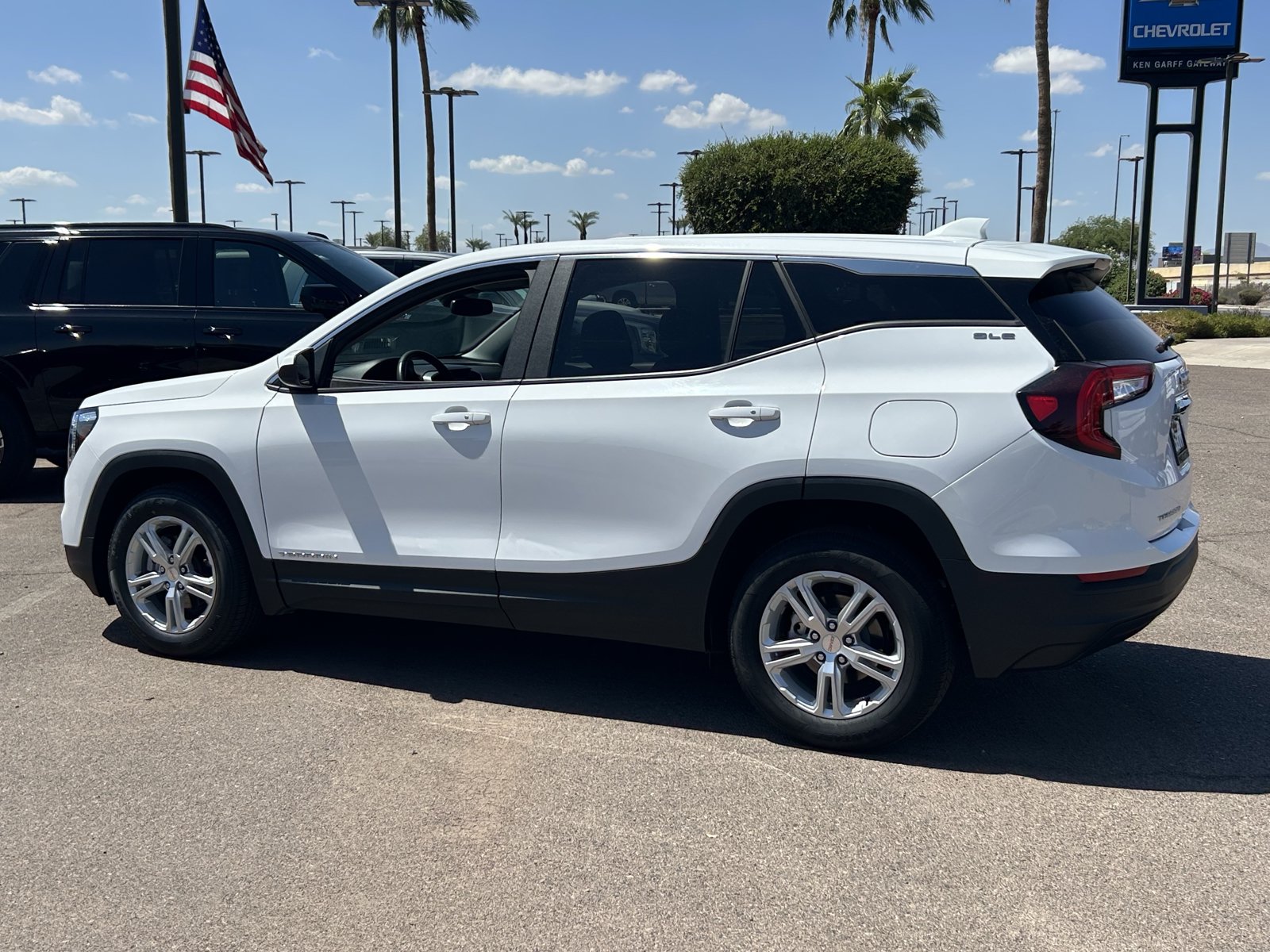 Certified 2024 GMC Terrain SLE FWD image 3