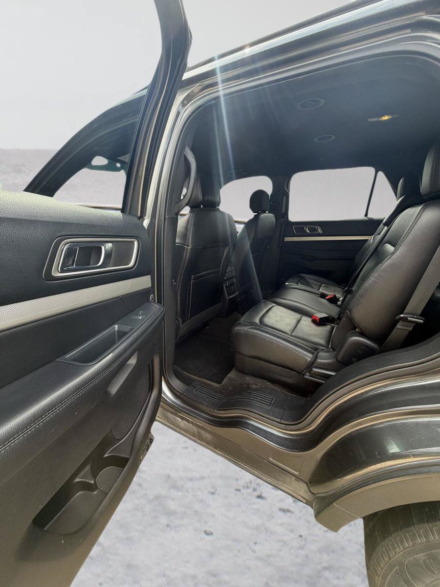 Used 2016 Ford Explorer XLT w/ Equipment Group 202A FWD image 13