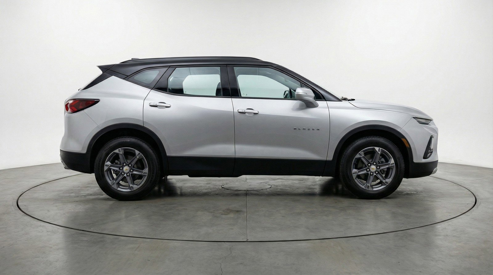 Used 2025 Chevrolet Blazer LT FWD image 11