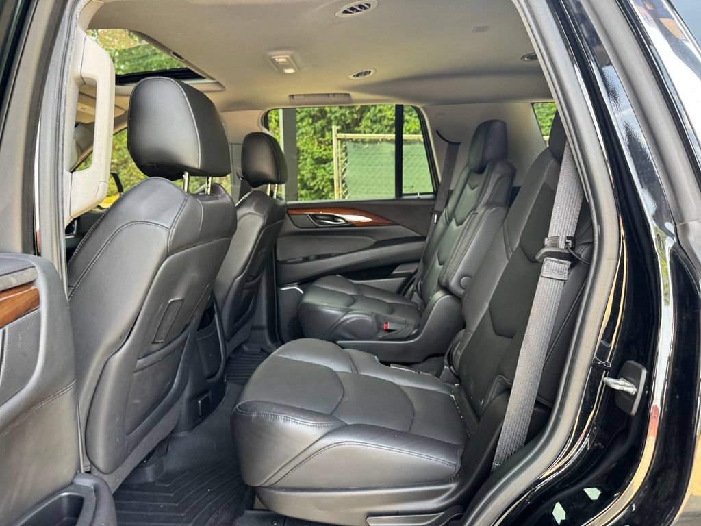 Used 2020 Cadillac Escalade Luxury AWD/4WD image 19