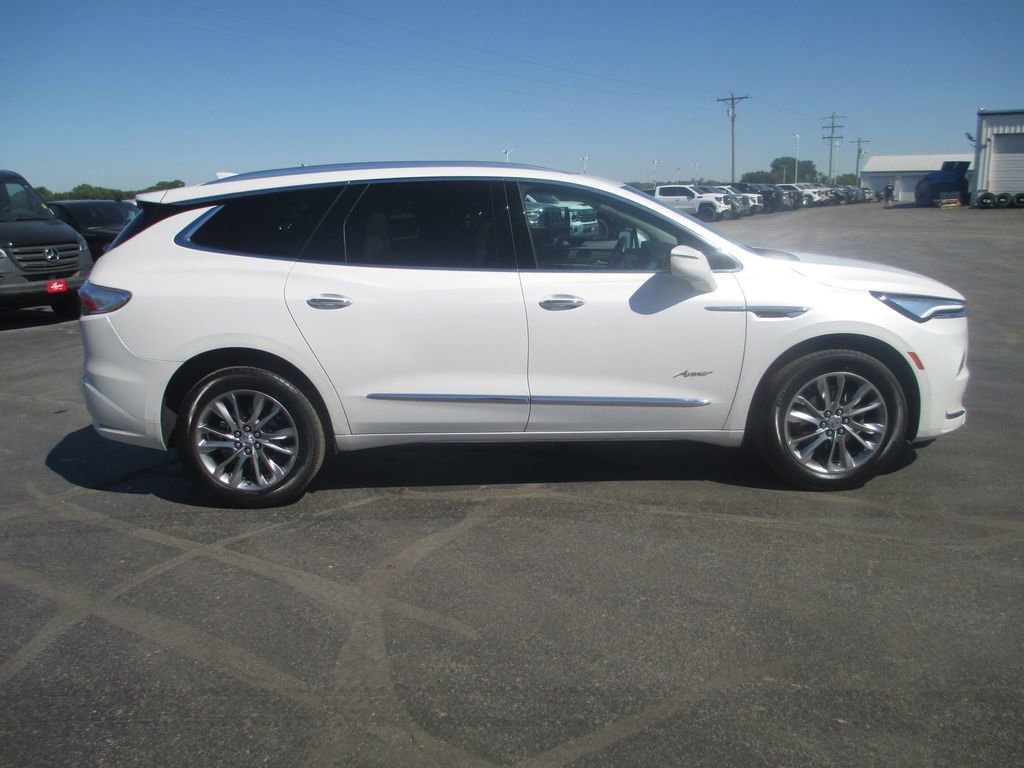 Used 2024 Buick Enclave Avenir FWD image 5