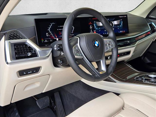 Used 2025 BMW X7 xDrive40i w/ Premium Package AWD/4WD image 9