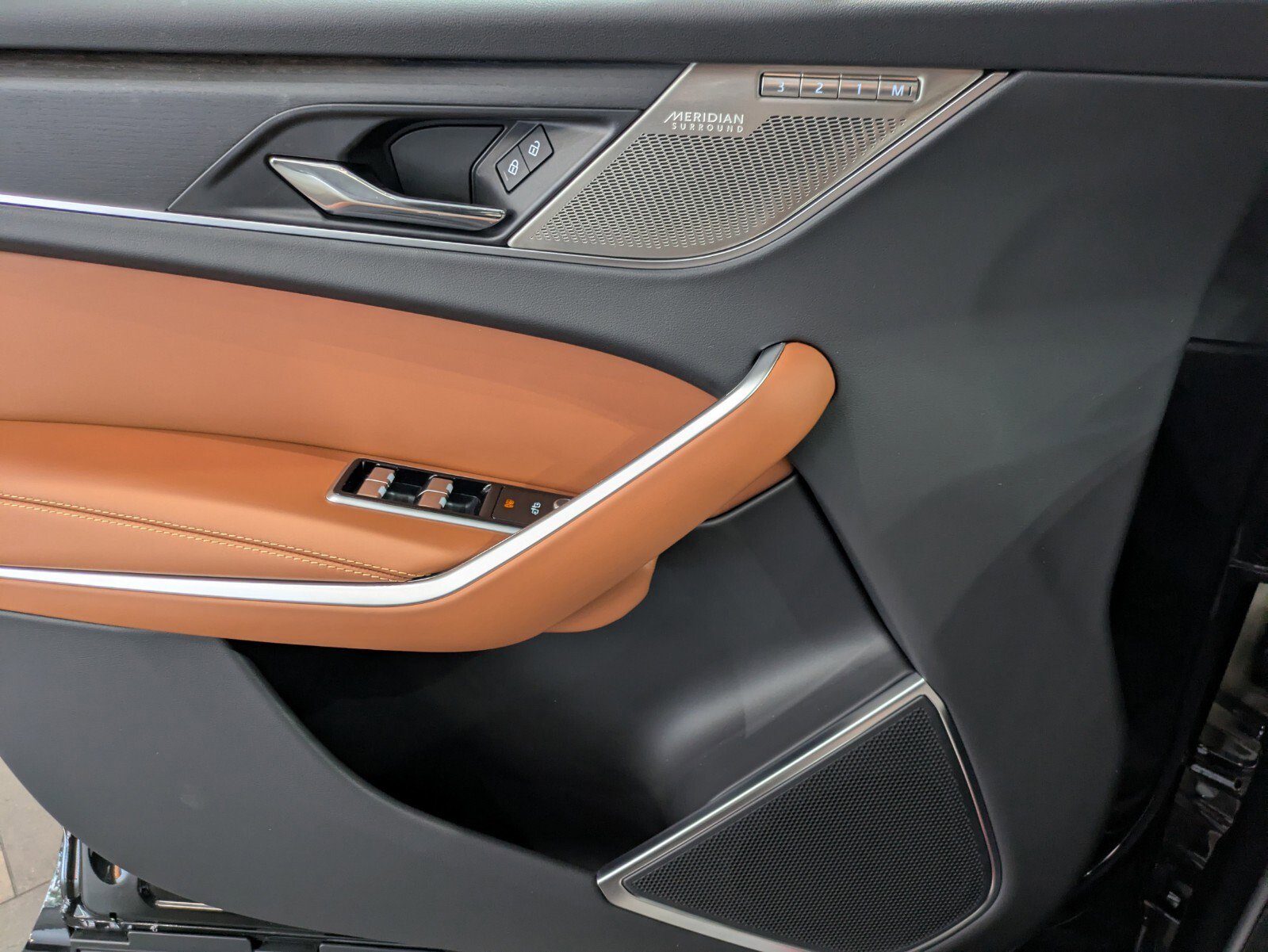 New 2026 Jaguar F-PACE R-Dynamic S image 19
