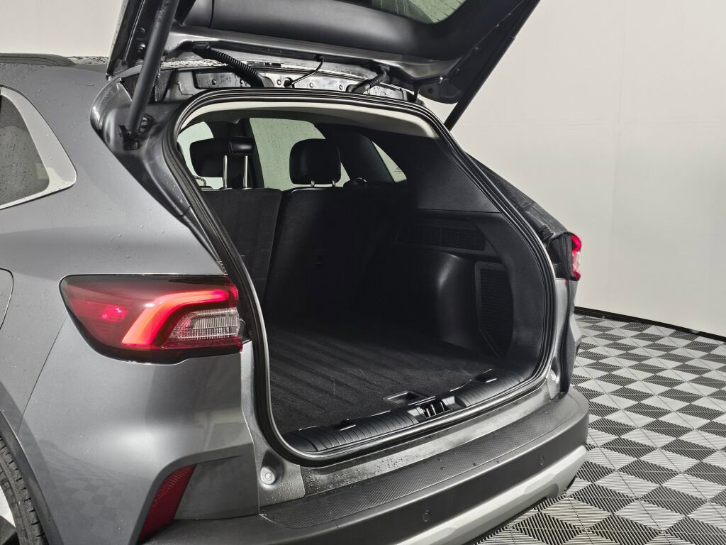 Used 2024 Ford Escape Platinum image 14