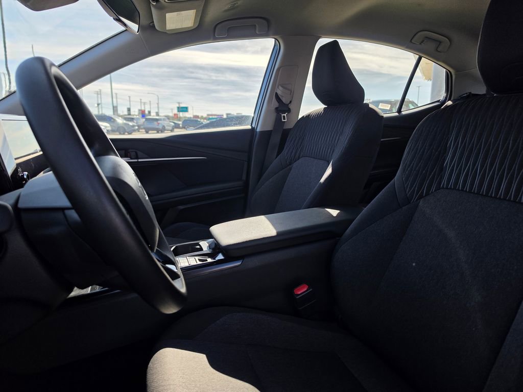 Used 2025 Toyota Camry LE FWD image 10