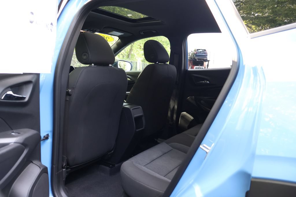 Certified 2024 Chevrolet Trax RS w/ Sunroof Package FWD image 45