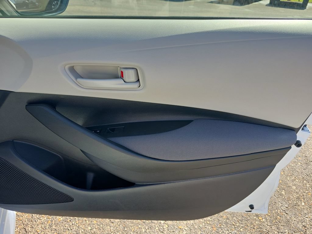 Used 2026 Toyota Corolla LE FWD image 17