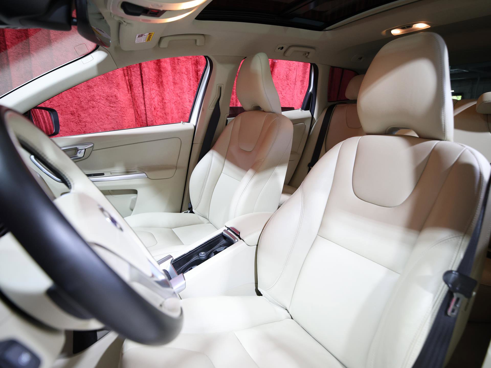 Used 2016 Volvo XC60 T5 Premier image 13