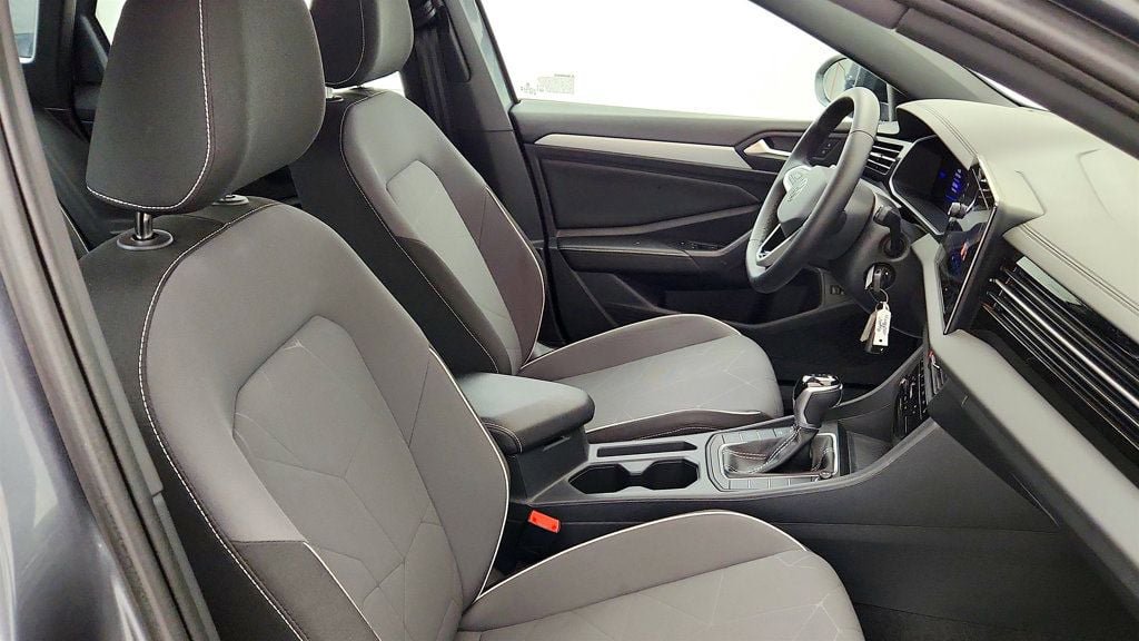 Used 2025 Volkswagen Jetta Sport FWD image 20