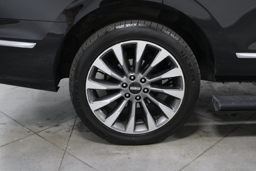 Used 2018 Lincoln Navigator Select RWD image 16