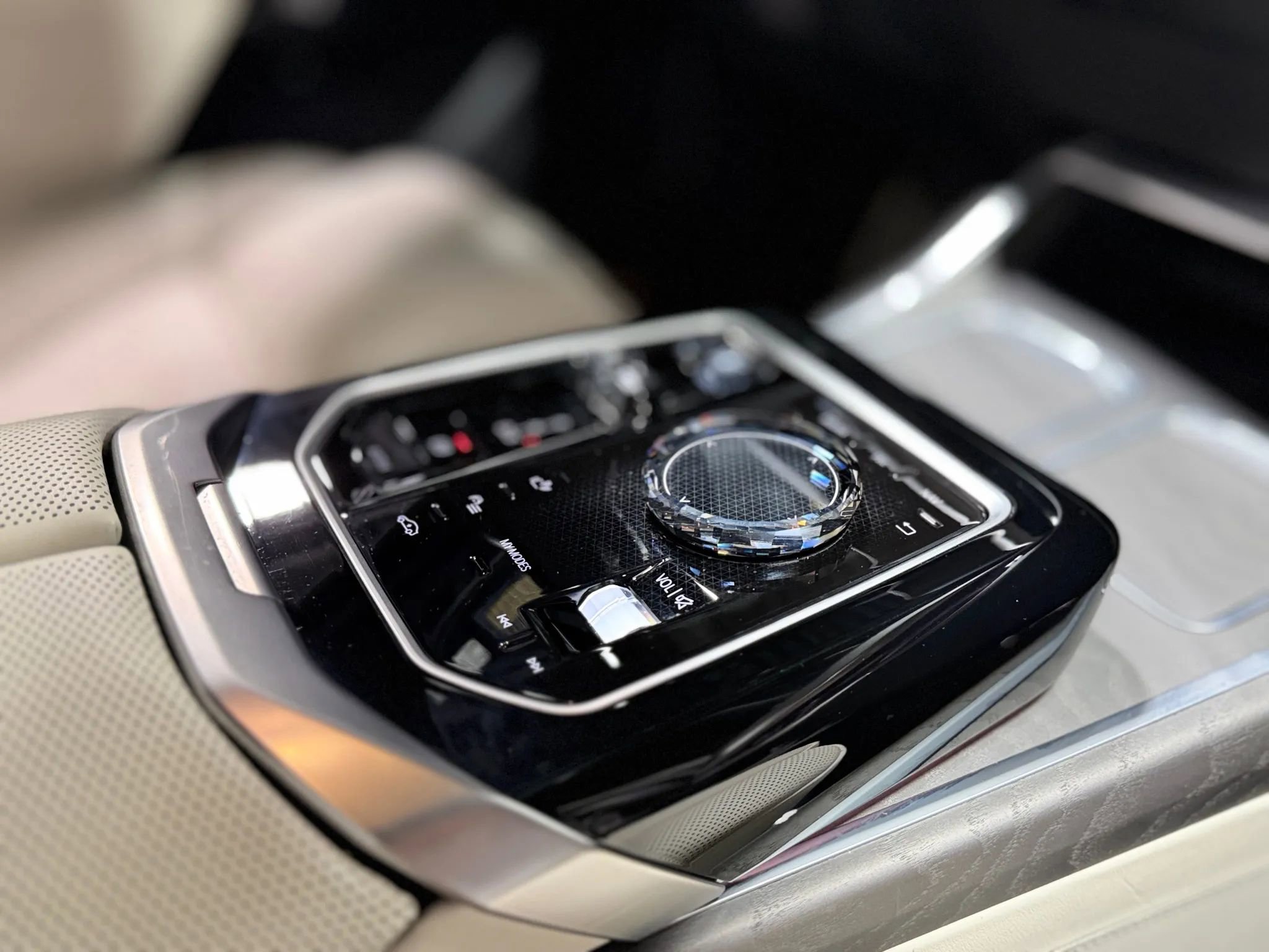 Used 2024 BMW 760i xDrive image 32