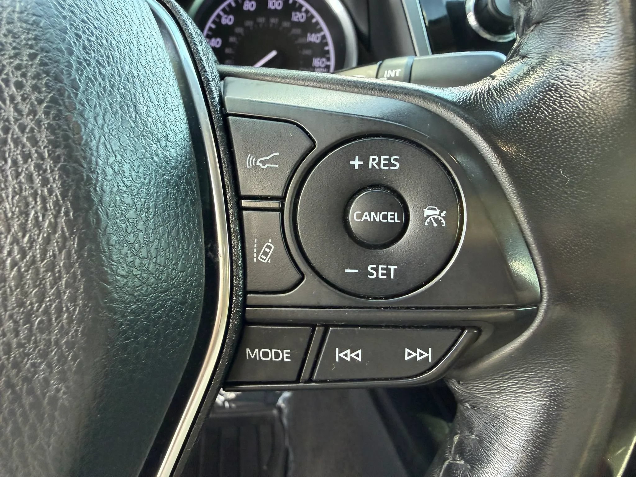 Used 2020 Toyota Camry SE w/ Convenience Package FWD image 28