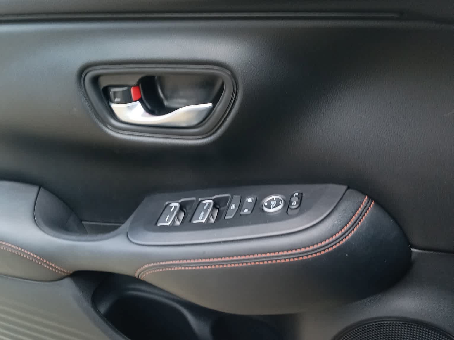 Used 2025 Honda HR-V Sport image 17