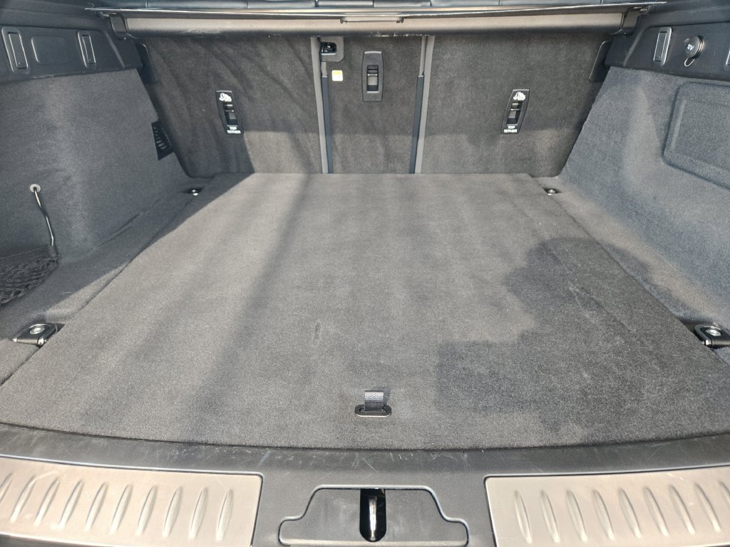 Used 2025 Land Rover Range Rover Velar Dynamic SE AWD/4WD image 30
