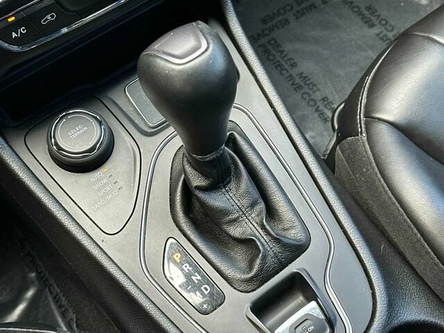 Used 2020 Jeep Cherokee Latitude Plus AWD/4WD image 24